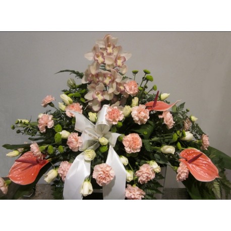 ALMOHADON EN TONOS ROSA Y BLANCO